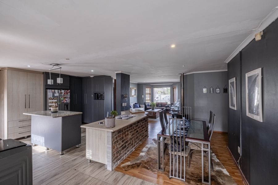 6 Bedroom Property for Sale in Summerstrand Eastern Cape